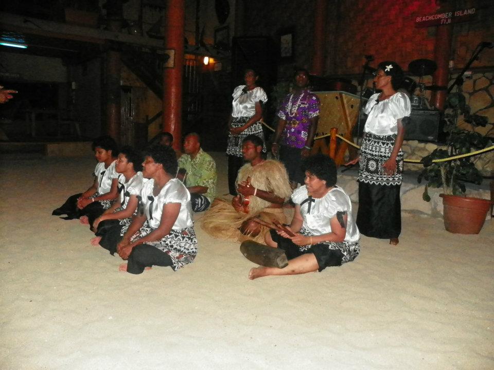 Fijian dance and cultural show on Beachcomber island